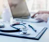CFM proíbe uso de PMMA por médicos em procedimentos na pele