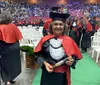 De fábrica à UEL, graduada em Direito quer defender aposentados