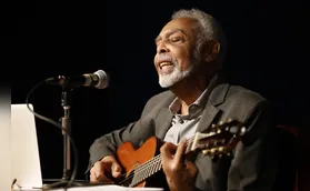 A música que reúne esperança no futuro e cobrança no presente