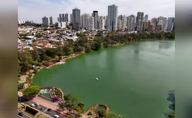 Algas deixam água do Igapó 2 com coloração verde-escura