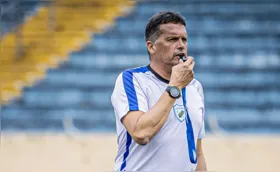 Após vitória fora, Claudinei elogia elenco do Londrina