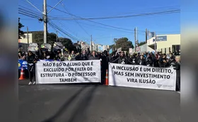 Comunidade escolar faz manifestação em Londrina a favor das Apaes