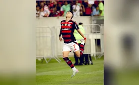 Flamengo domina e goleia Fortaleza por 5 a 0 em casa