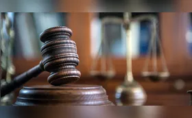 Acusada de estrangular filha para ficar com neto vai a júri