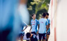 Pedro se posiciona após cobrança de Filipe Luís e pede respeito