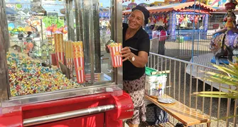Do pão quente à pipoca doce: histórias de quem faz a feira