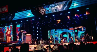 Menos é Mais encerra a ExpoLondrina 2025 com pagode animado