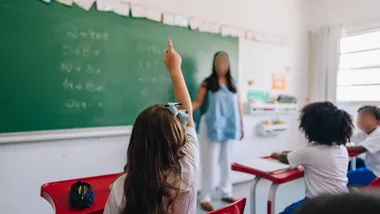 Para este ano, estão previstas milhares de vagas para professores em nível federal, estadual e municipal; plataformas digitais, cursos oferecem preparação gratuita para as provas