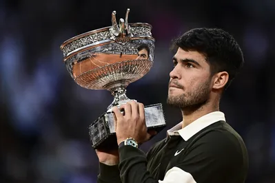 Alcaraz torna-se apenas o terceiro homem deste século a defender com sucesso seu título no torneio francês