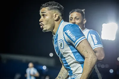 Imagem ilustrativa da imagem Alison e Iago Teles lamentam "gol besta" no empate do Londrina