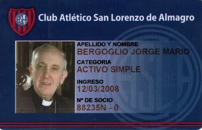 O San Lorenzo, clube de coração de Francisco, publicou a carteirinha de sócio do papa em suas redes sociais