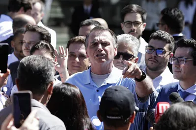 O ex-presidente Bolsonaro deixou o hospital no domingo (5) e diz que participará de manifestação na quarta-feira (7)