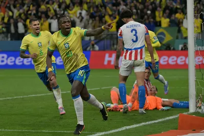 Jogando mais centralizado, Vinícius Júnior marcou o gol do Brasil no primeiro tempo aproveitando cruzamento de Mateus Cunha