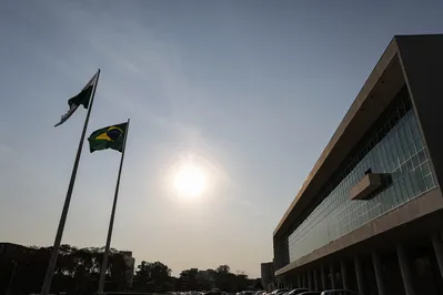 Os atuais nomes em disputa pela vaga do PSD são os secretários Guto Silva, Rafael Greca, Sandro Alex, Beto Preto, o vice-governador Darci Piana e o presidente da Alep (Assembleia Legislativa), Alexandre Curi