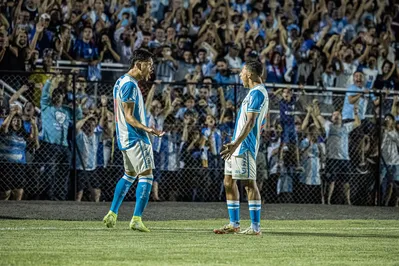 Imagem ilustrativa da imagem Com início avassalador, LEC volta ao VGD com vitória