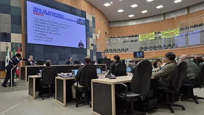 Imagem ilustrativa da imagem Com protesto nas galerias, CML aprova PL do acúmulo salarial