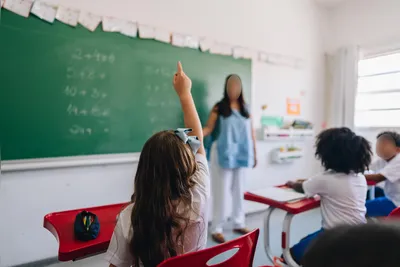 Para este ano, estão previstas milhares de vagas para professores em nível federal, estadual e municipal; plataformas digitais, cursos oferecem preparação gratuita para as provas