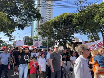 Imagem ilustrativa da imagem Fé: multidão participa de Marcha para Jesus em Londrina