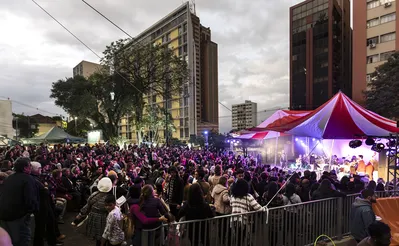 Imagem ilustrativa da imagem Feira Flua e Concerto de São João esquentam 'arraiá' na Concha