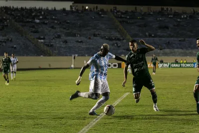 Londrina venceu o Guarani pela última vez em 2022; Jhonny Lucas foi autor de um dos gols da vitória por 3 a 1