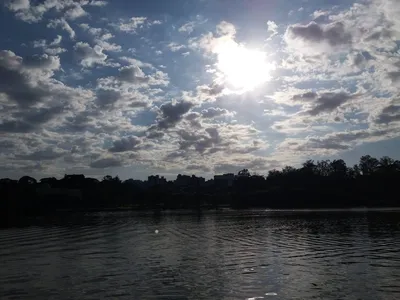 Domingo (27) de muitas nuvens em Londrina sinalizando a chegada de chuvas que podem se estender até segunda-feira (28)