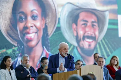 "Nunca vou pedir para vocês fazerem Pix para mim. Guardem seus dinheiros para pagar seus funcionários. E jamais pedir anistia antes de ser condenado. Quem é frouxo não deveria fazer bobagem", afirmou Lula