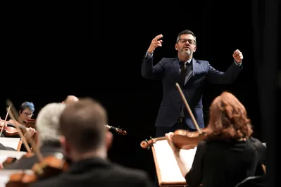 O maestro Rossini Parucci rege a Osuel em duas apresentações no fim de semana