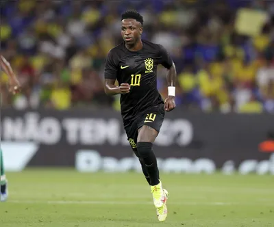 Em 2023, a seleção brasileira usou camisas pretas no amistoso contra Guiné para combater o racismo direcionado a Vinicius Junior