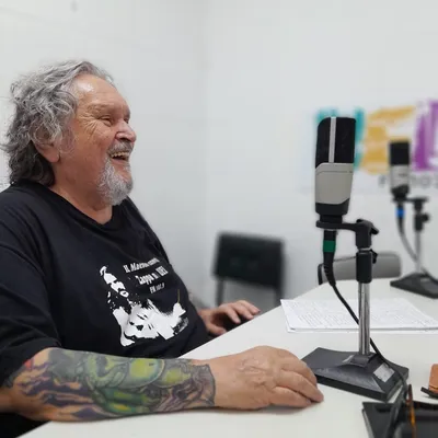 Aos 73 anos, Paulão Rock ‘n’ Roll é uma figura ativa na cena cultural londrinense