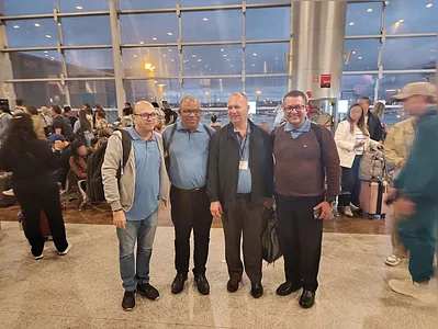 Da esquerda para direita, padre Edivan Santos, padre Ivair Domingos, bispo dom Marcos José dos Santos e padre José de Lima