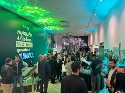 Autoridades e representantes dos ecossistemas de inovação se reuniram na Unidade Administrativa do Sicoob Londrina para o lançamento do ECO.TI´NOVA