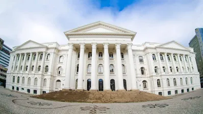 Imagem ilustrativa da imagem UFPR abre concurso com 25 vagas para níveis técnico e superior