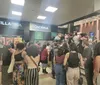 ‘Assalto à Brasileira’ estreia em Londrina com longa fila e casa cheia