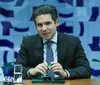 Com fuga de Ramagem, Motta proíbe deputados de votar do exterior
