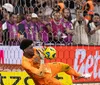 Hugo brilha e Corinthians faz final contra o Vasco