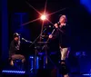 Zeca Baleiro encerra festival em Londrina com recital pop