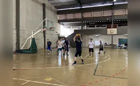 Homens 40+ unem basquete e camaradagem na UEL