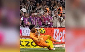 Hugo brilha e Corinthians faz final contra o Vasco