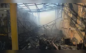 Incêndio destrói duas lojas e danifica outra no Centro de Arapongas
