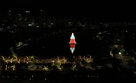 Londrina ilumina o maior Papai Noel do mundo