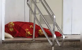 MP e entidades querem que Tiago vete PL que proíbe morar na rua