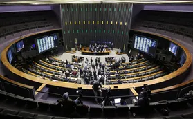 Vinte e um deputados do Paraná votam a favor de PEC da Blindagem