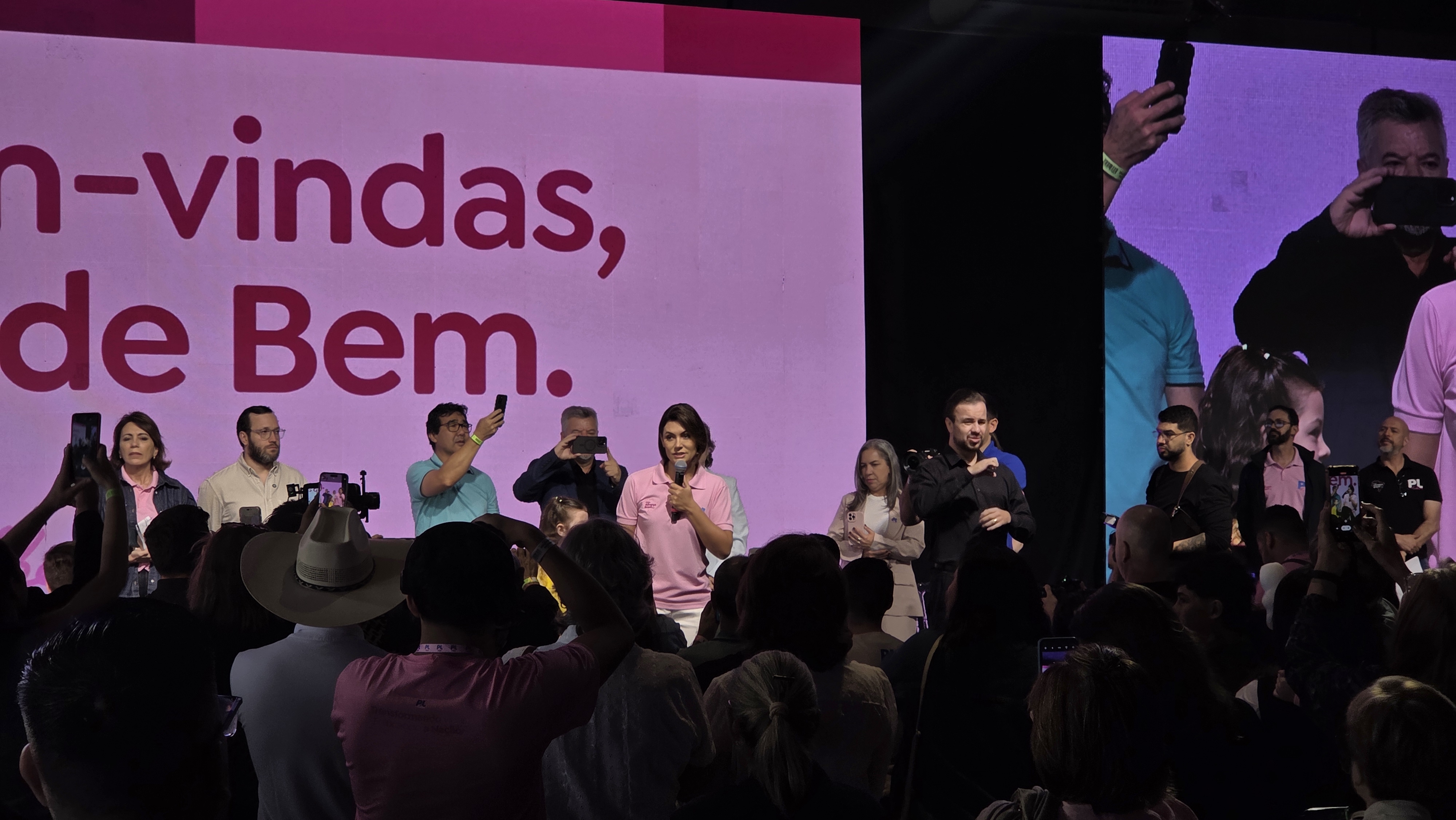 Em Londrina, Michelle defende Bolsonaro e mulheres na política