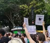 Centenas de pessoas em São Paulo pedem justiça pelo cão Orelha
