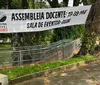 Com aulas paralisadas, professores votam possível greve na quinta