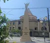 Imagem de São Miguel Arcanjo é erguida no centro de Londrina