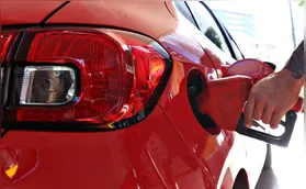 Motoristas devem iniciar 2026 com gasolina mais cara