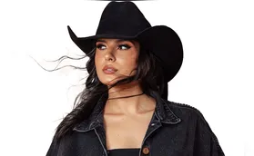 Ana Castela leva o sertanejo ao litoral do Paraná