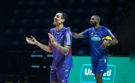 Com astros do vôlei masculino, Moringão recebe a Copa Brasil