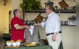 Erick Jacquin é chamado de "filho de rapariga"